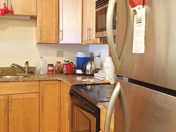 5th image of 360 Franklin St #105