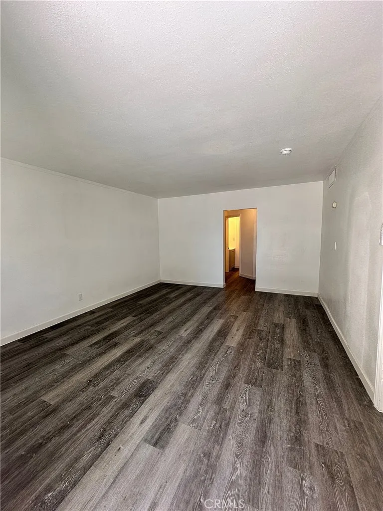 1 bed, 2690 sqft, $1,450 — Photo 2