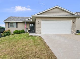 391 S 8th St, Le Claire, IA 52753