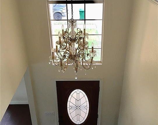 5th image of 311 Stately Oak Ln