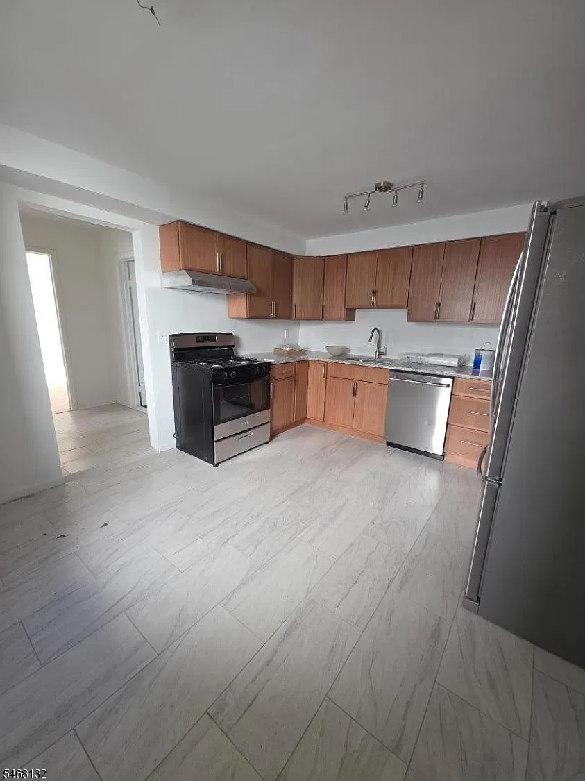 3 bed, 2.0 bath, $3,400 — Photo 4