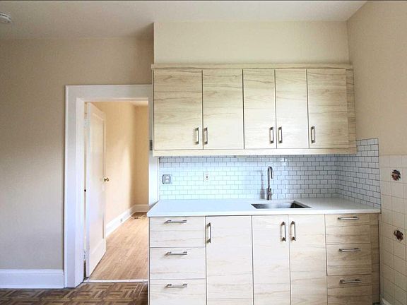 Newly renovated kitchen w/ granite countertop