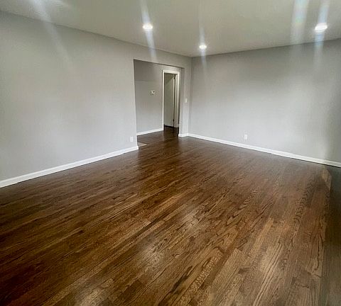 4th image of 80 E 1st St