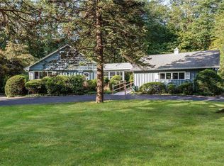 7 Oak Ln, Glen Head, NY 11545