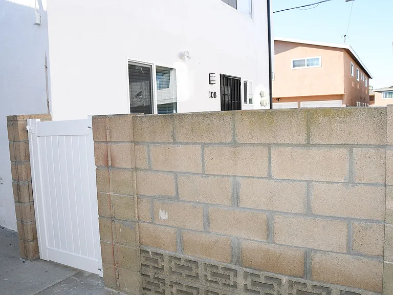 994 Valencia St — Photo 31