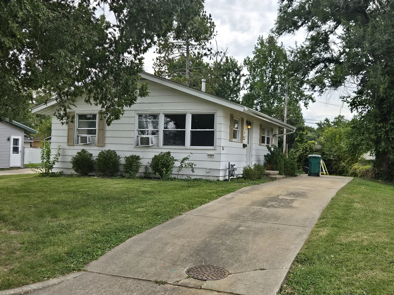3 bed, 884 sqft, $1,300 — Photo 1