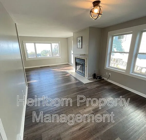 709 E Skyline Pkwy — Photo 6