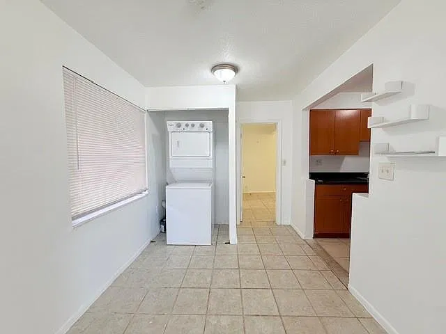 3 bed, 2.0 bath, 1008 sqft, $2,200 — Photo 4