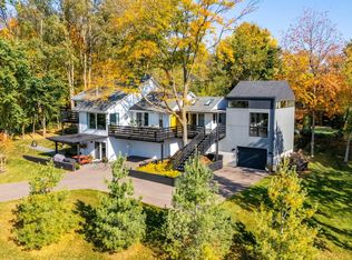 2910 Medicine Ridge Rd, Plymouth, MN 55441