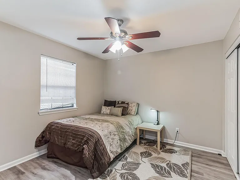 105 Water Dr — Photo 12