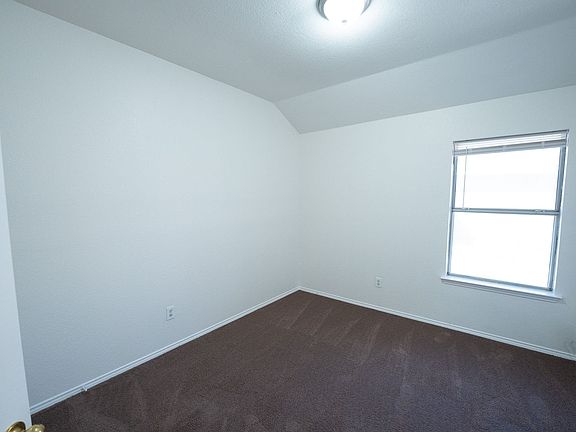 5th image of 1025 Mockingbird Ln