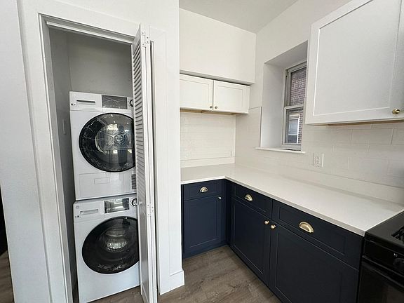 2nd image of 211 Woodward St #5E