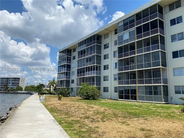 2920 Point East Dr #611, North Miami Beach, FL 33160