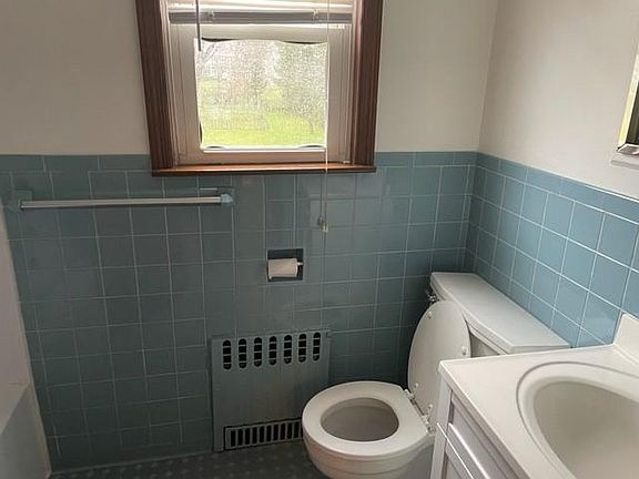 5th image of 455 Union Ave