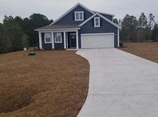 102 Dixon Pond Dr, Newport, NC 28570