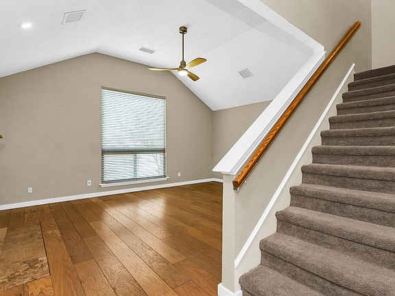 4th image of 2010 Greenview Dr #B