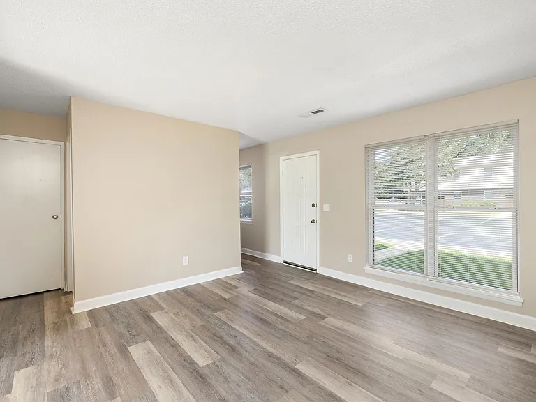 1121 Alice Dr #8 — Photo 2