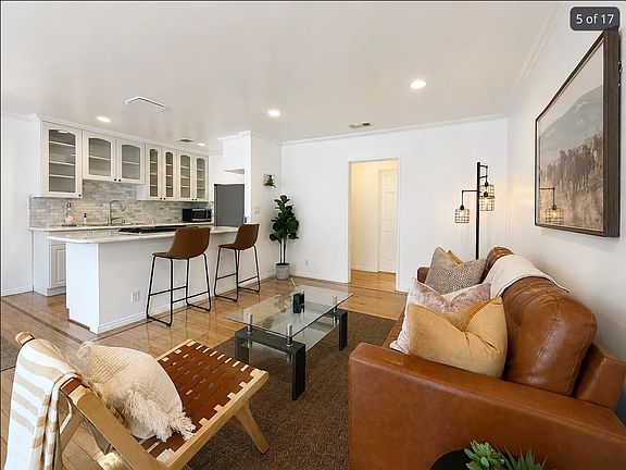 4th image of 834 Lincoln Blvd #6A
