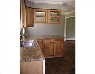 4th image of 2210 Lyndale Ln