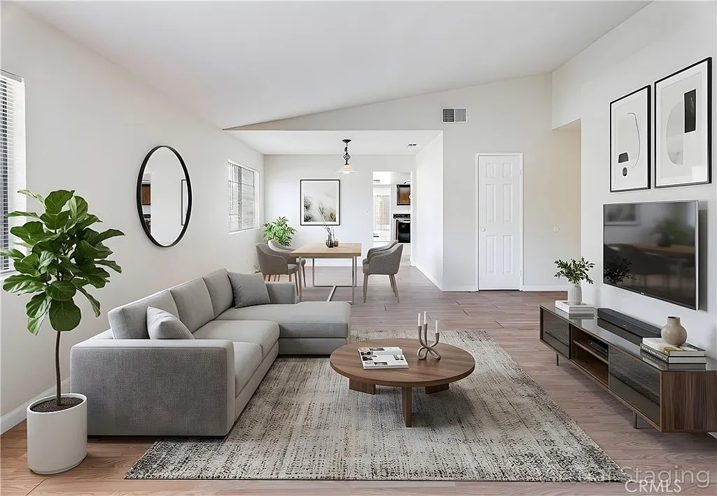 3 bed, 1688 sqft, $4,900 — Photo 1