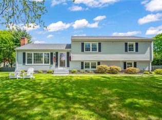 26 Pheasant Ln, Norwalk, CT 06854