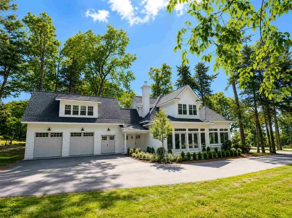 572 W Bluff Dr, Harbor Springs, MI 49740