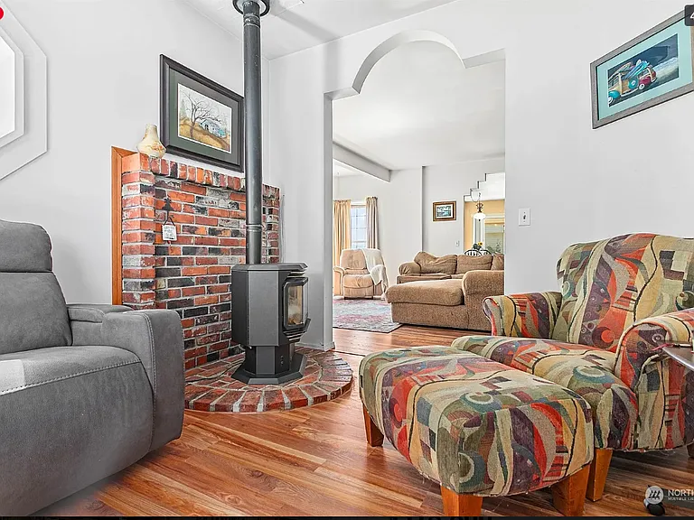 1865 Bayview Ave — Photo 16