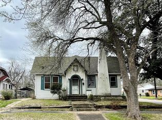 100 E Valverde St, Brenham, TX 77833