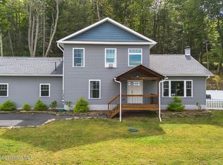 300 Gumbletown Rd, Paupack, PA 18451