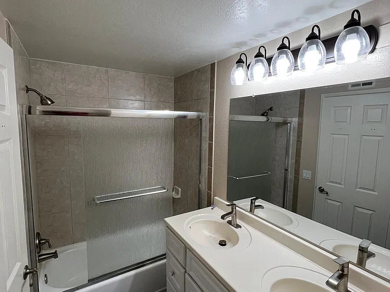 Upstairs Hallway Bathroom