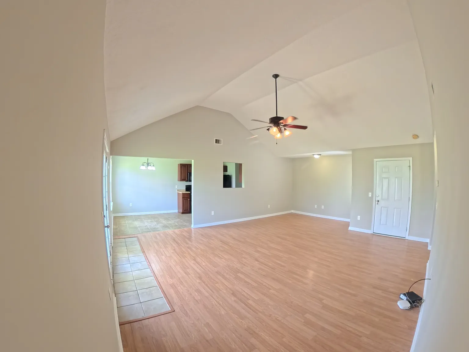 3 bed, 1418 sqft, $1,650 — Photo 4