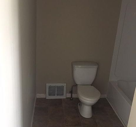 5th image of 307 W Forest Ave