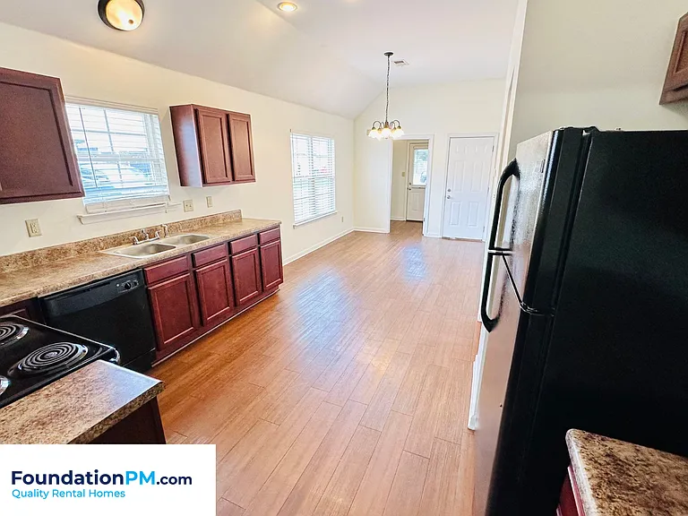 1314 Crosstown Ct — Photo 3