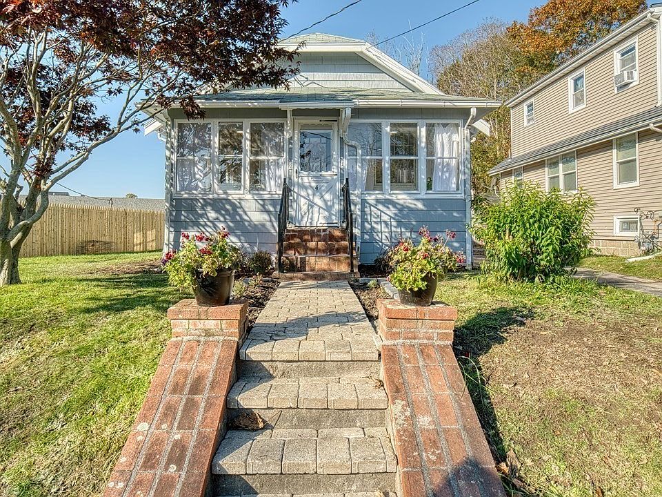 4 Pleasant St, Whitman, MA 02382 Zillow