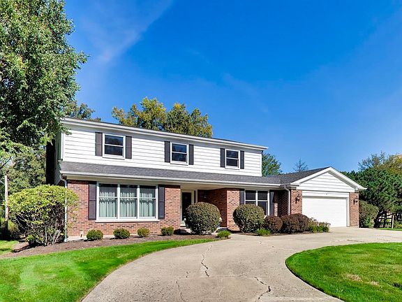 3rd image of 570 N Forest Dr