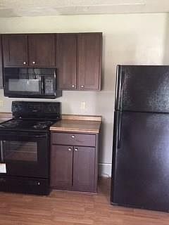 3rd image of 564 Camelia Ave