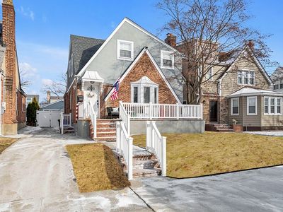 3809 205th St, Flushing, NY, 11361