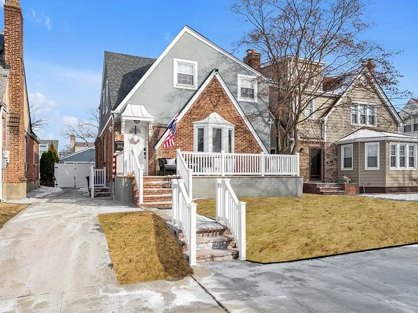 3809 205th St, Flushing, NY 11361