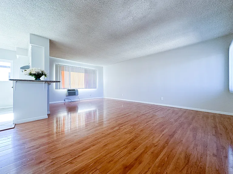 1111 Benito Ave #E — Photo 19