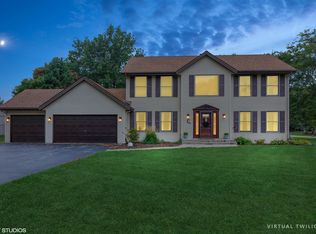 118 Autumnwood Dr, Rockton, IL 61072