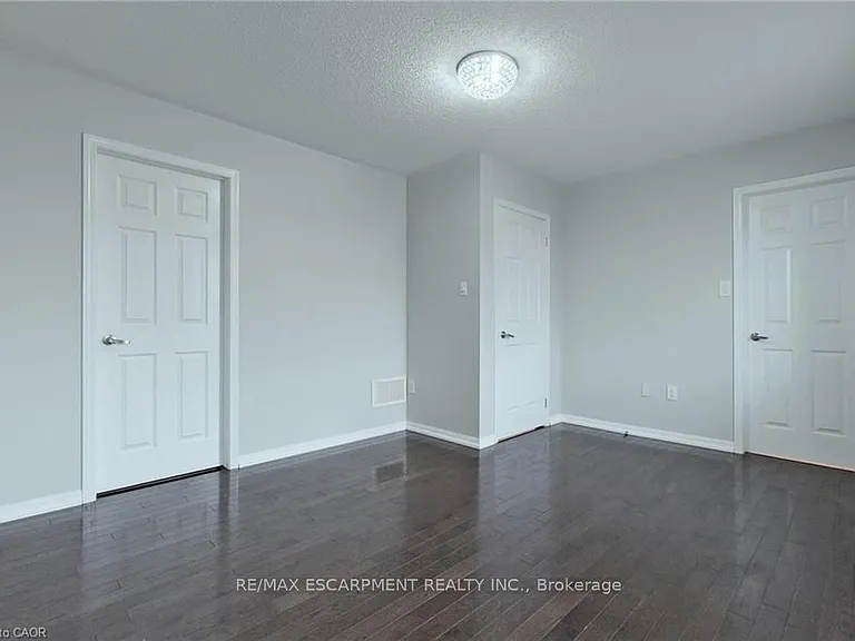 1005 Farmstead Dr #MAIN UPPER — Photo 10