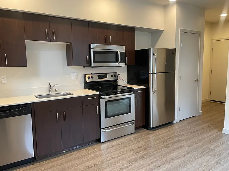 East John Apartments — Photo 11