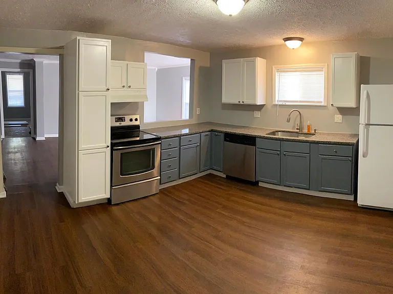 2412 Guilford Ave — Photo 2