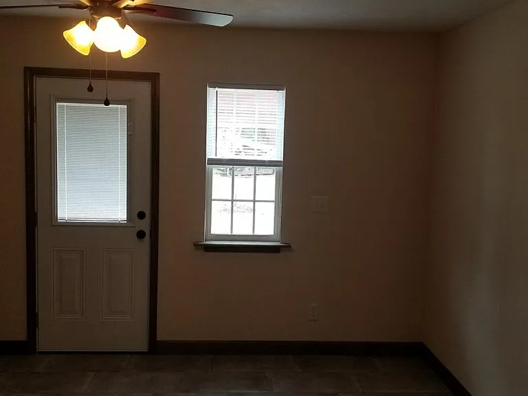411 Meadow Dr — Photo 6