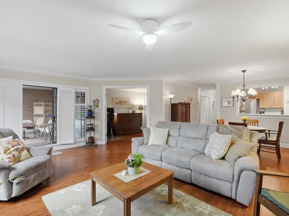 15270 17th Ave #109, Surrey, BC V4A 1T9