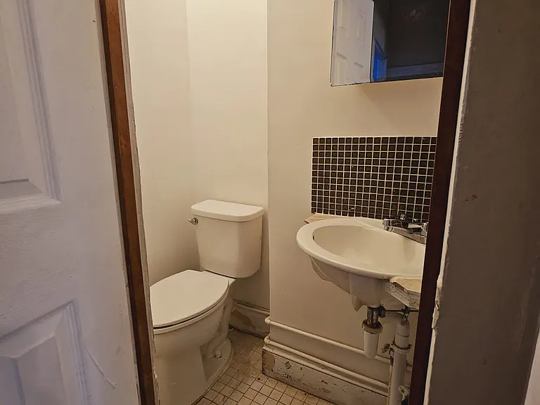 11 S Hilton St — Photo 28