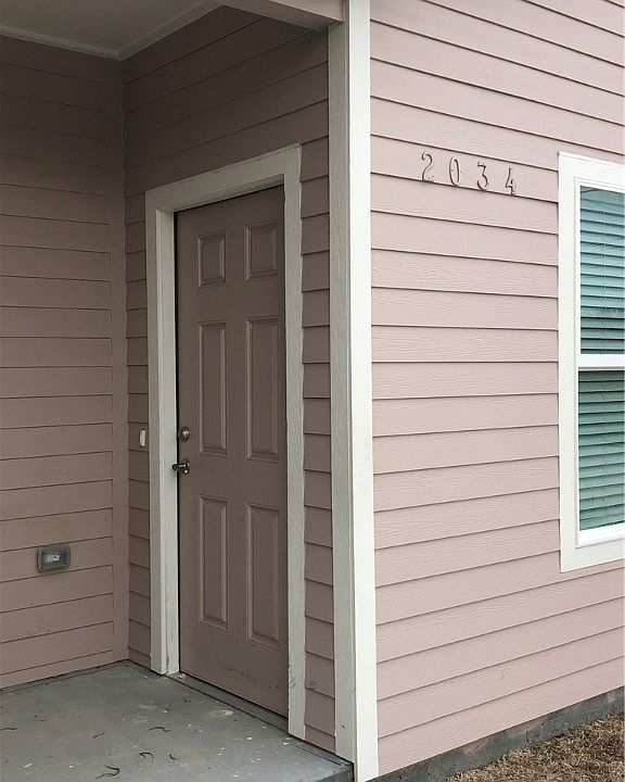2nd image of 2034 Crestmont St