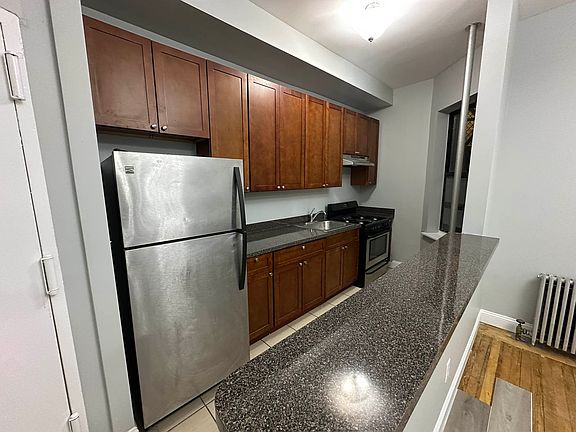 2nd image of 802 Park Pl #2C