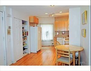 5th image of 817 W Cuyler Ave APT 2W