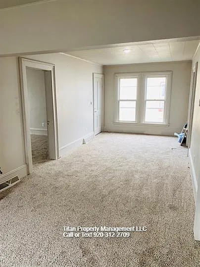 527 Merritt Avenue - 2 — Photo 4